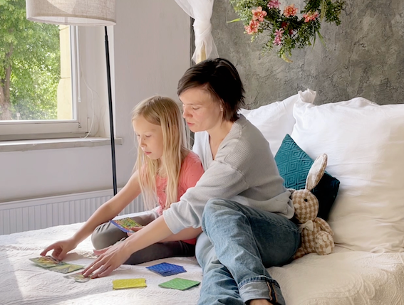Load video: Parent and child using conversation cards to turn everyday moments into playful stories, helping kids express emotions and strengthen connection.